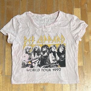 Def Leppard World Tour 1992 Pink Graphic Crop Top